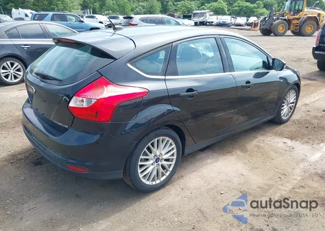 2014 Ford Focus Titanium из США, поврежденный, VIN 1FADP3N2XEL319782